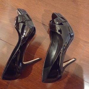 White house black market heels in black size 7M